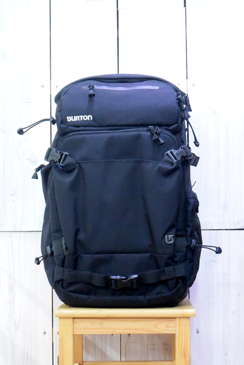 BURTONの本格的なカメラBAG Focus Pack – A-BONY