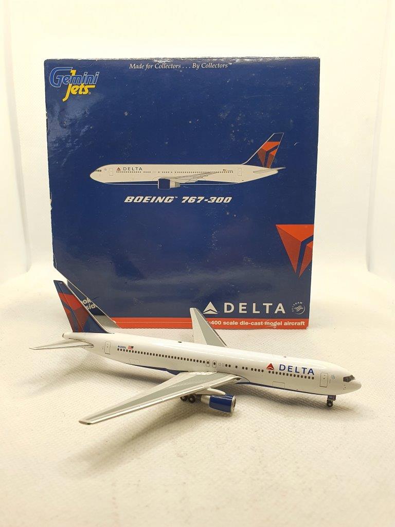 Delta Air Lines 767-300 N125DL Gemini 1:400 (GJDAL809) – Airline
