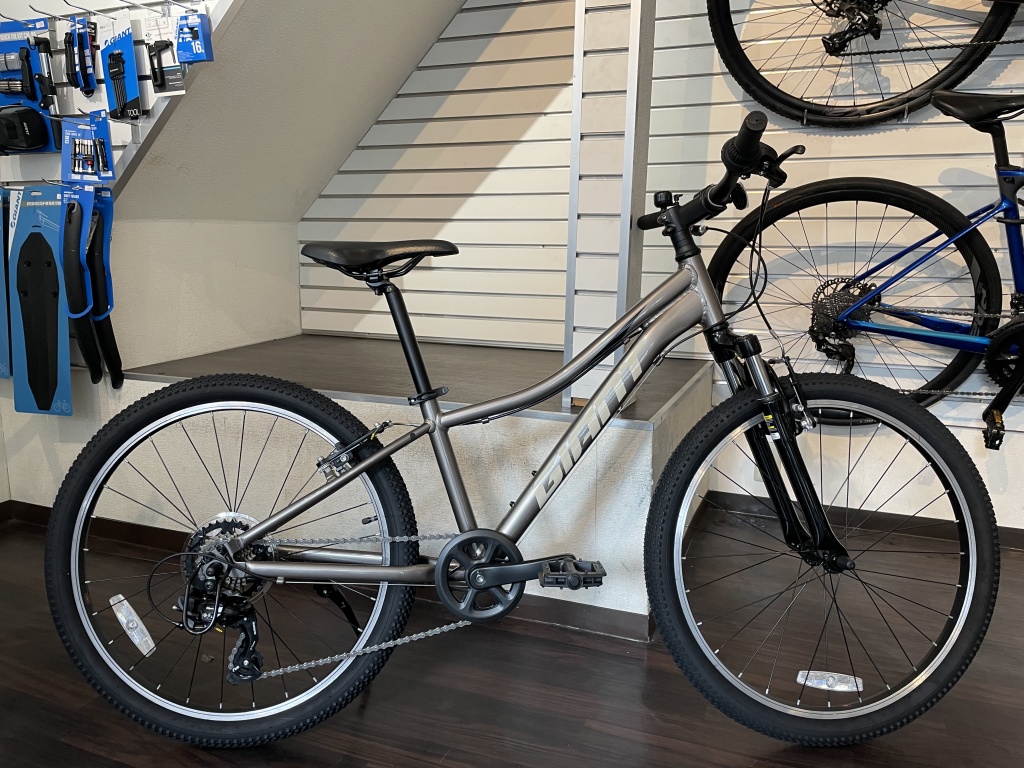 2022モデルがやってきた！GIANTのキッズマウンテンバイク XTC JR 24