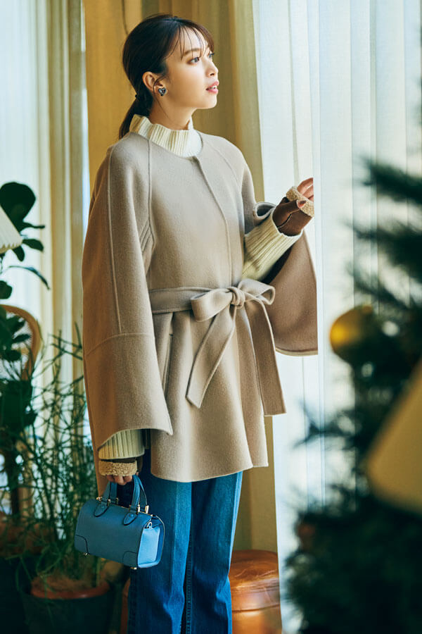 えっ、「ケープコート」ってこんなに着回せるの!?アレンジコーデを4