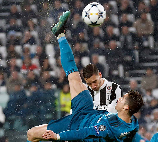 C・ロナウドがCL10試合連続ゴール、芸術的なオーバヘッドキックで