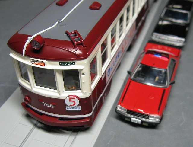 トミカリミテッド西部警察、広島電鉄750形もみじ号。 | 鉄道