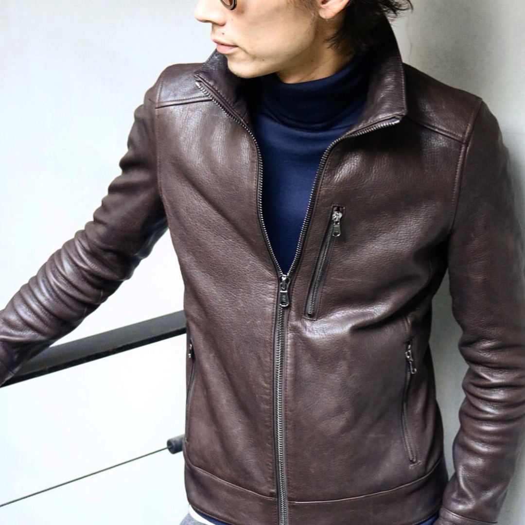 今季の定番レザーは、「渋色カラー」でさり気なく | junhashimoto