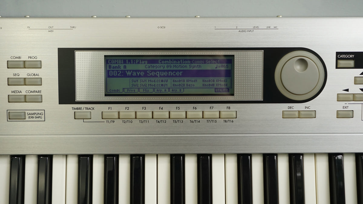 Korg Triton LE 61 Key Digital Polyphonic Synthesiser Sequencer