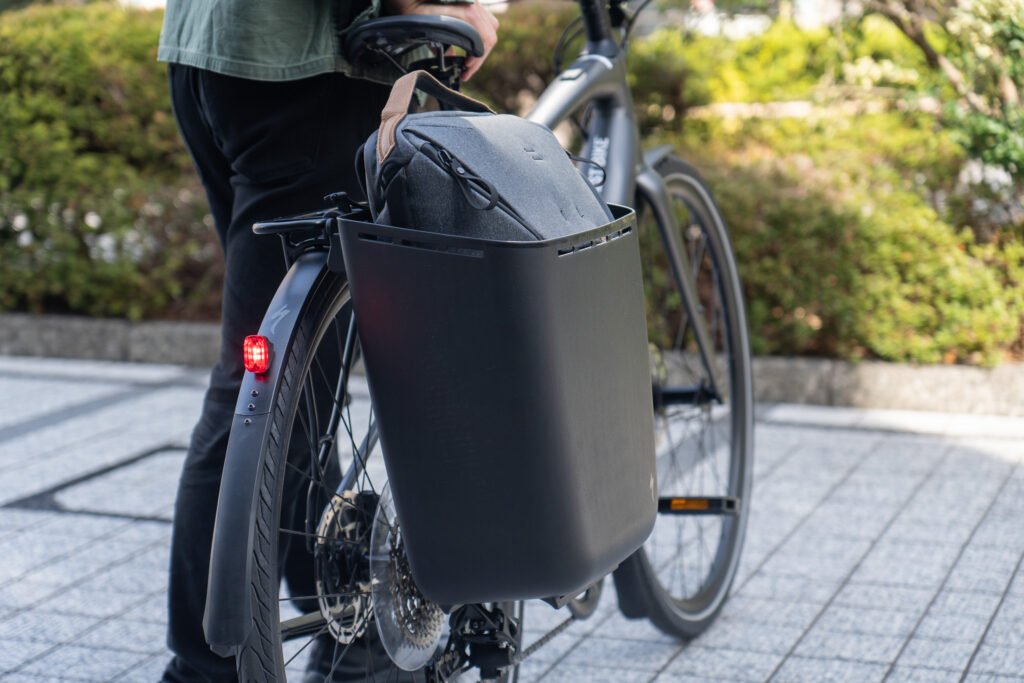 街中で一番使いやすいCoolcaveパニアケース | スペシャライズド 新宿