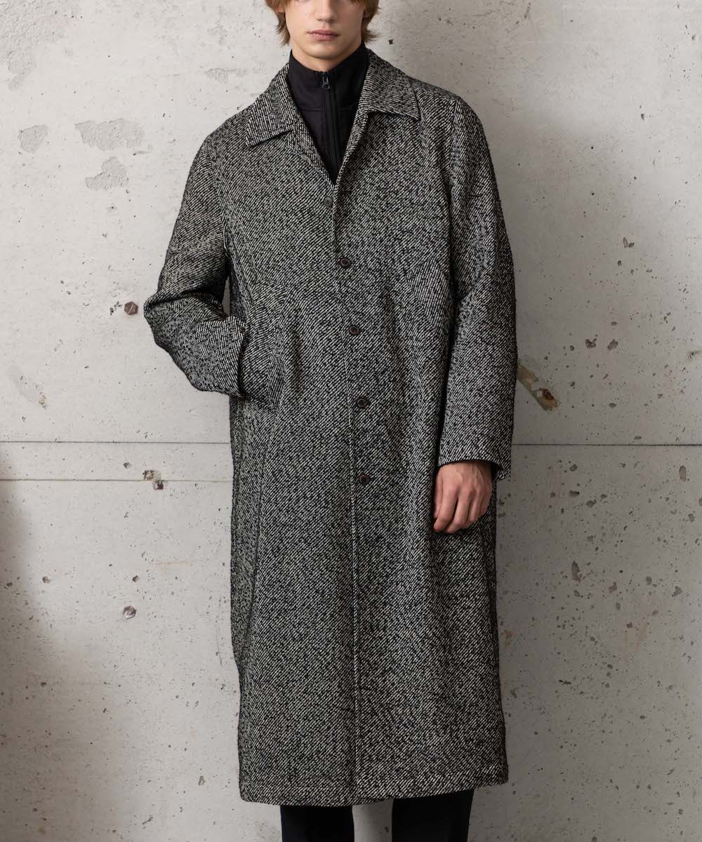 英国羊毛のツイード素材と変わらない高級感と重厚感を実現！価格を抑え