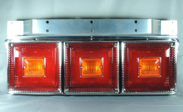 JB角テールランプ JB 角型LEDテールランプ 3連 LEDバックランプ付 - トラックボディ