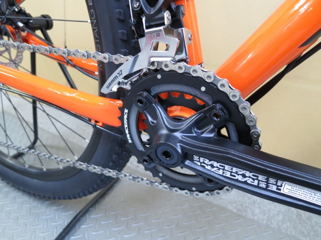 オレンジが目を引く29インチタイヤ装備のタフなMTB【TREK】SUPERFLY5