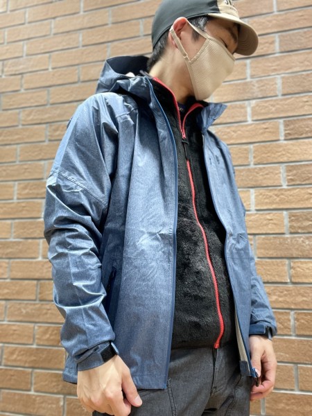 アウトレット40％OFF！カジュアルに着こなせる防風防水ジャケット