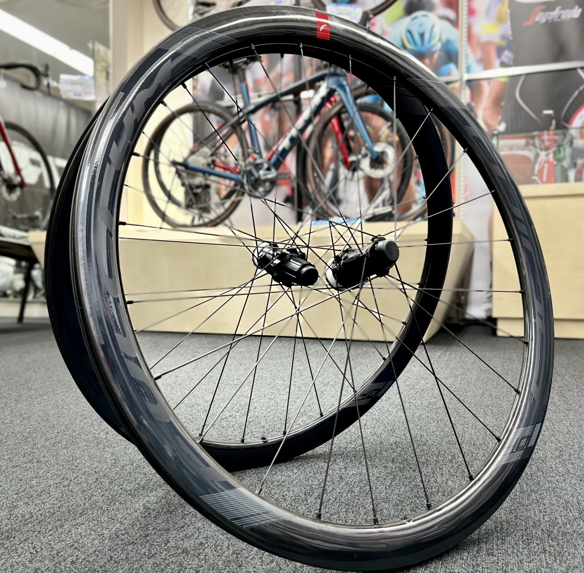 SFIDA 10S カーボンホイール フロントリム膨張あり 前後セットタイヤ