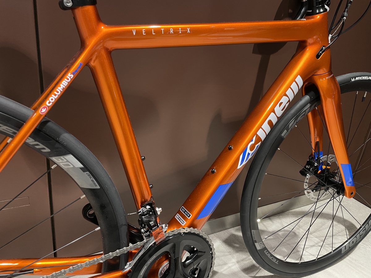 オレンジ色のロードバイクって珍しくないですか？【CINELLI】の