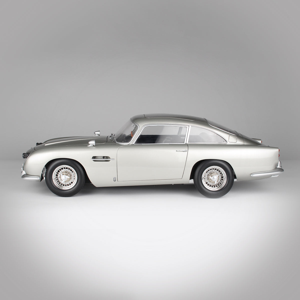 James Bond Aston Martin DB5 Model Kit Agora Subscription | 007Store