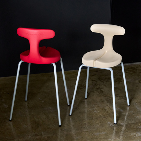 スツール》健康医療アワード受賞 腰・姿勢・集中力に、“座るだけ