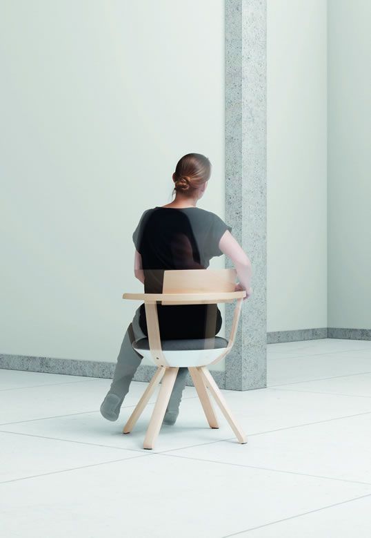 アルテックとグルチッチが初タッグ、新しい木製椅子「ライバル