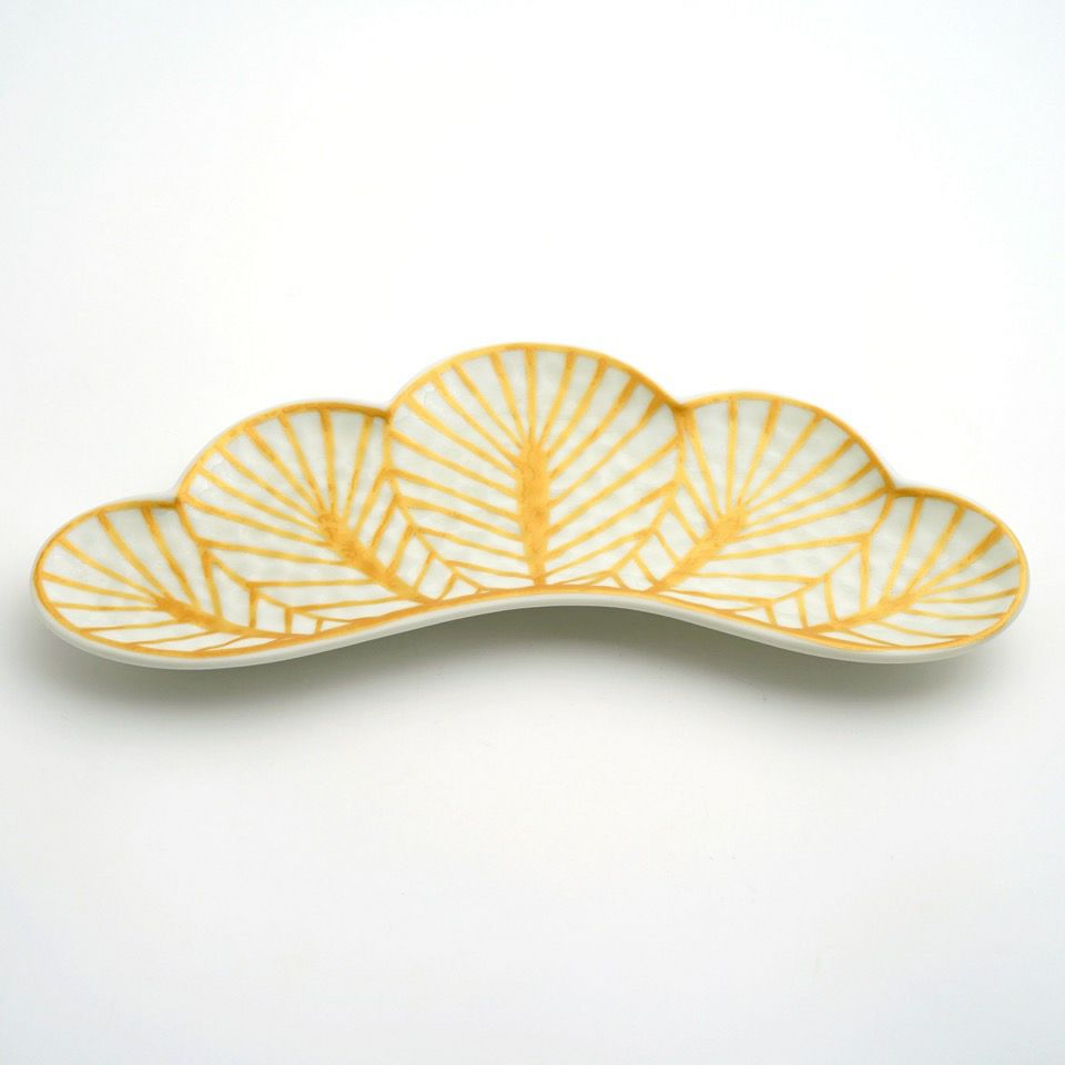 有田焼・伊万里焼（佐賀県） 【有田焼 幸楽窯】錦金松葉形 前菜皿〈1枚