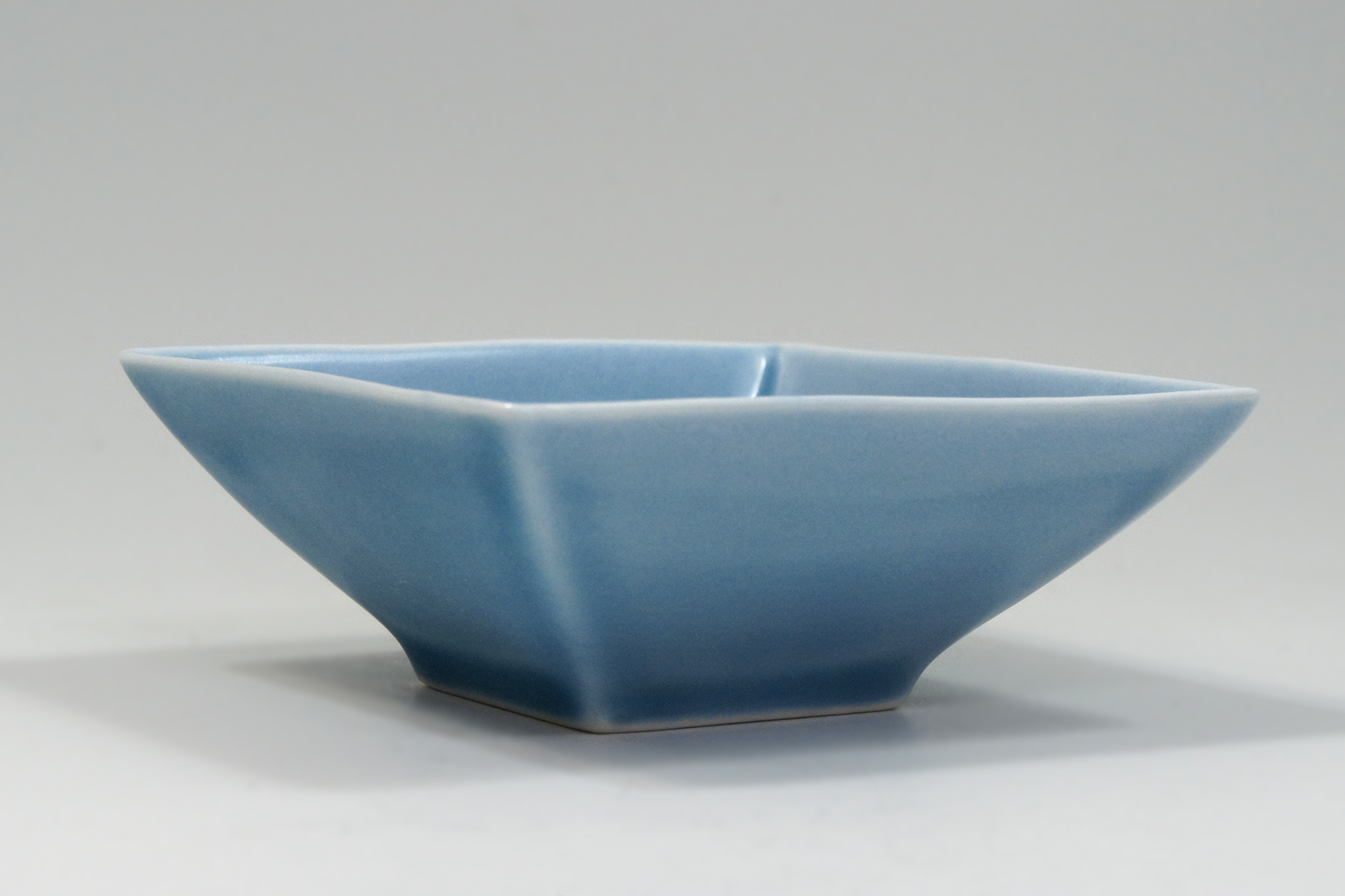 豆反正角小鉢 ブルー 8.5cm角 - 【公式】田代陶器店 TASHIRO TOUKITEN