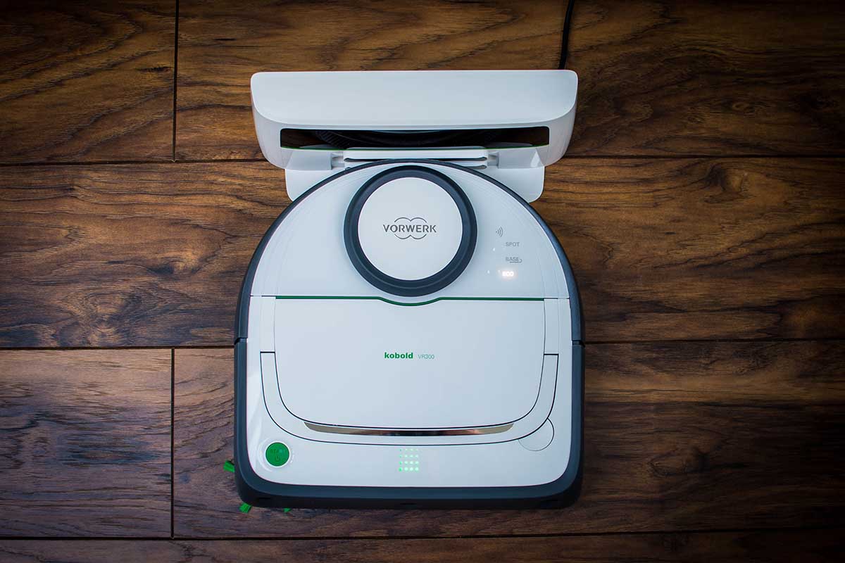 Vorwerk Kobold VR300 Vacuum Robot Review // TechNuovo.com