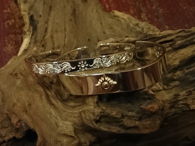 アリゾナフリーダムの太陽神付バングル - ザ・ウォーリアーズ