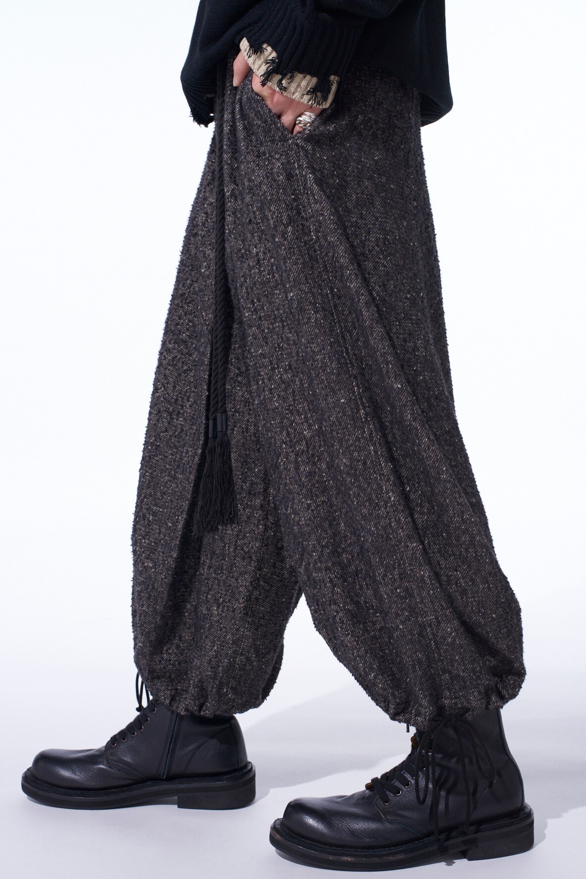 BRUSHED TWILL NEEDLE PUNCH ELASTIC HAKAMA PANTS(S Black): S'YTE