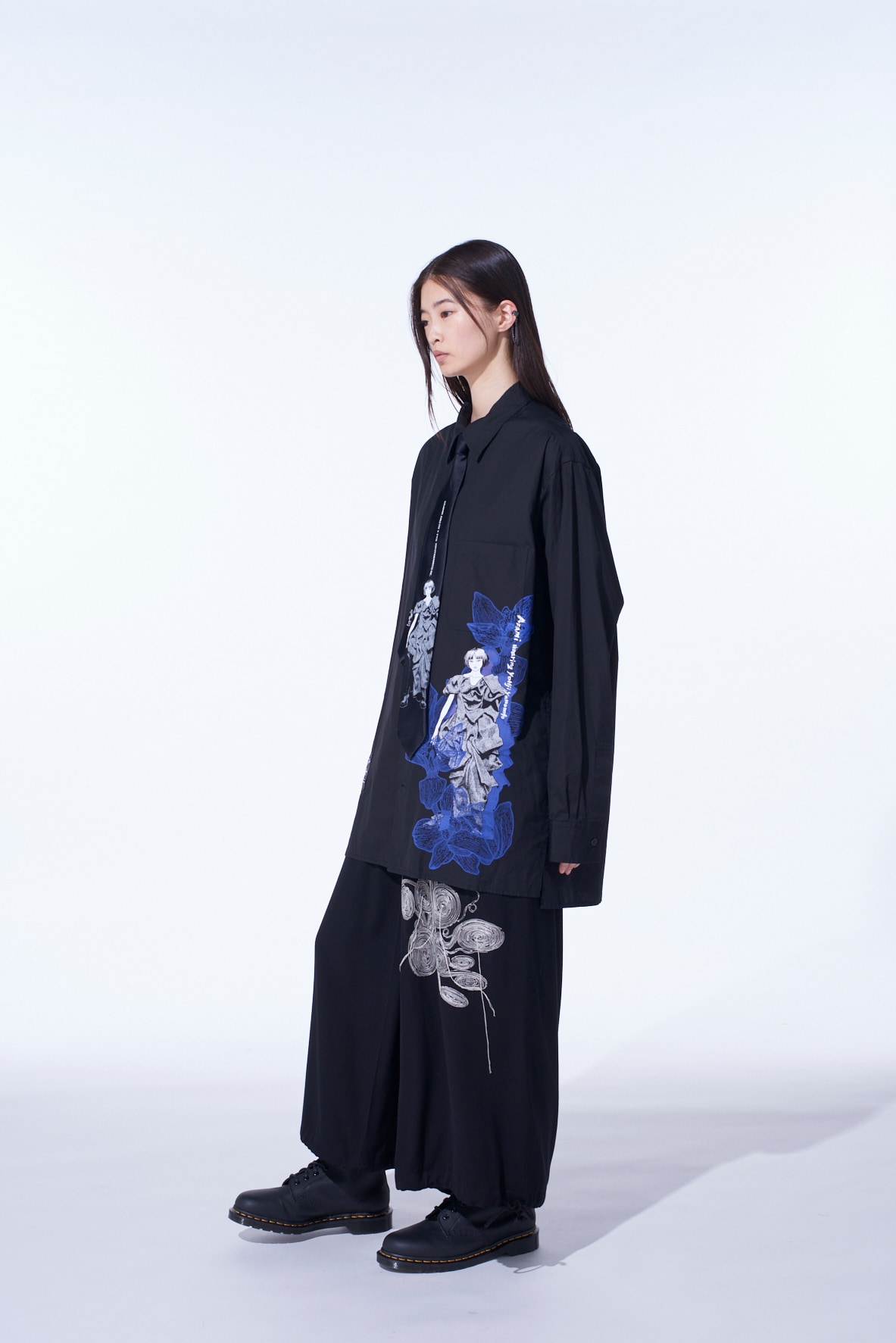 S'YTE × Junji ITO -UZUMAKI- AZAMI WEARING YOHJI YAMAMOTO PRINTED