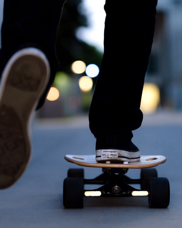 レビュー】elos(イロス)スケートボードに乗って3ヶ月。通勤や通学にも