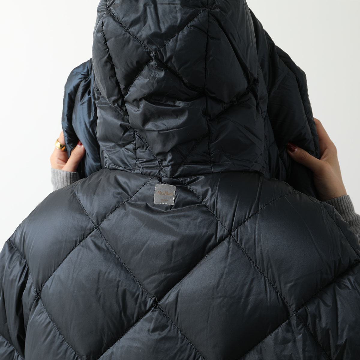 MaxMara The Cube ブラックポンチョ 【公式通販】