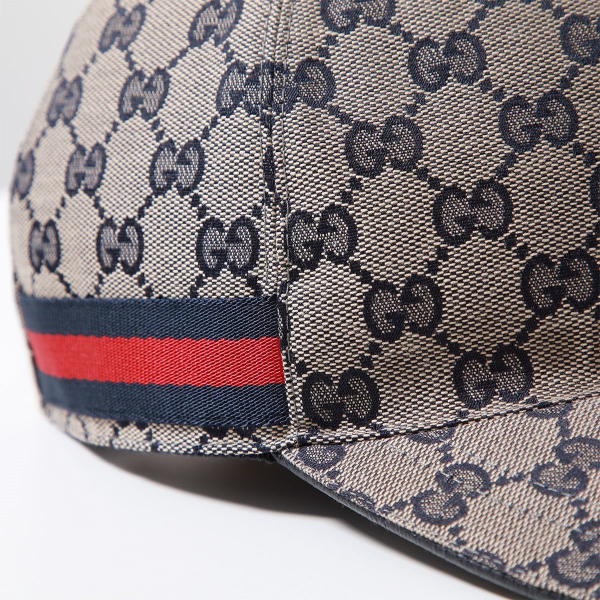 Gucci ベレー帽 黒と赤 GGロゴ Gucci ベレー帽 黒と赤 GGロゴ Gucci