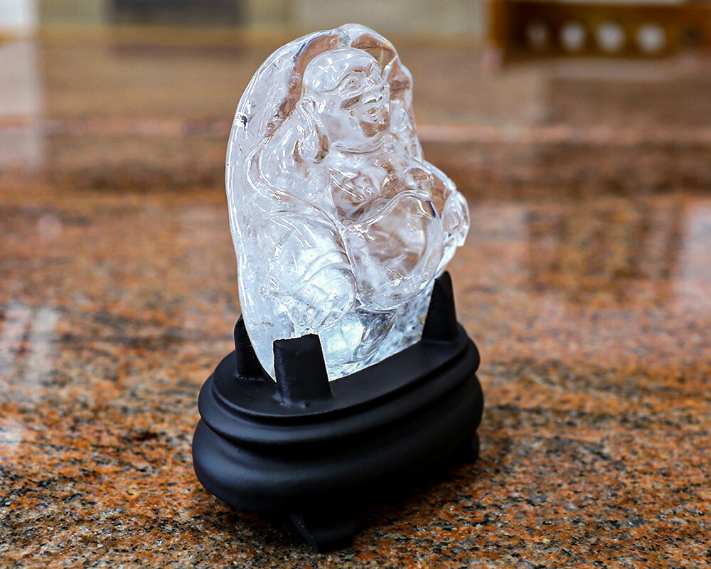 楽天市場】天然水晶 布袋様 置物 レインボークォーツ 水晶 布袋様彫り