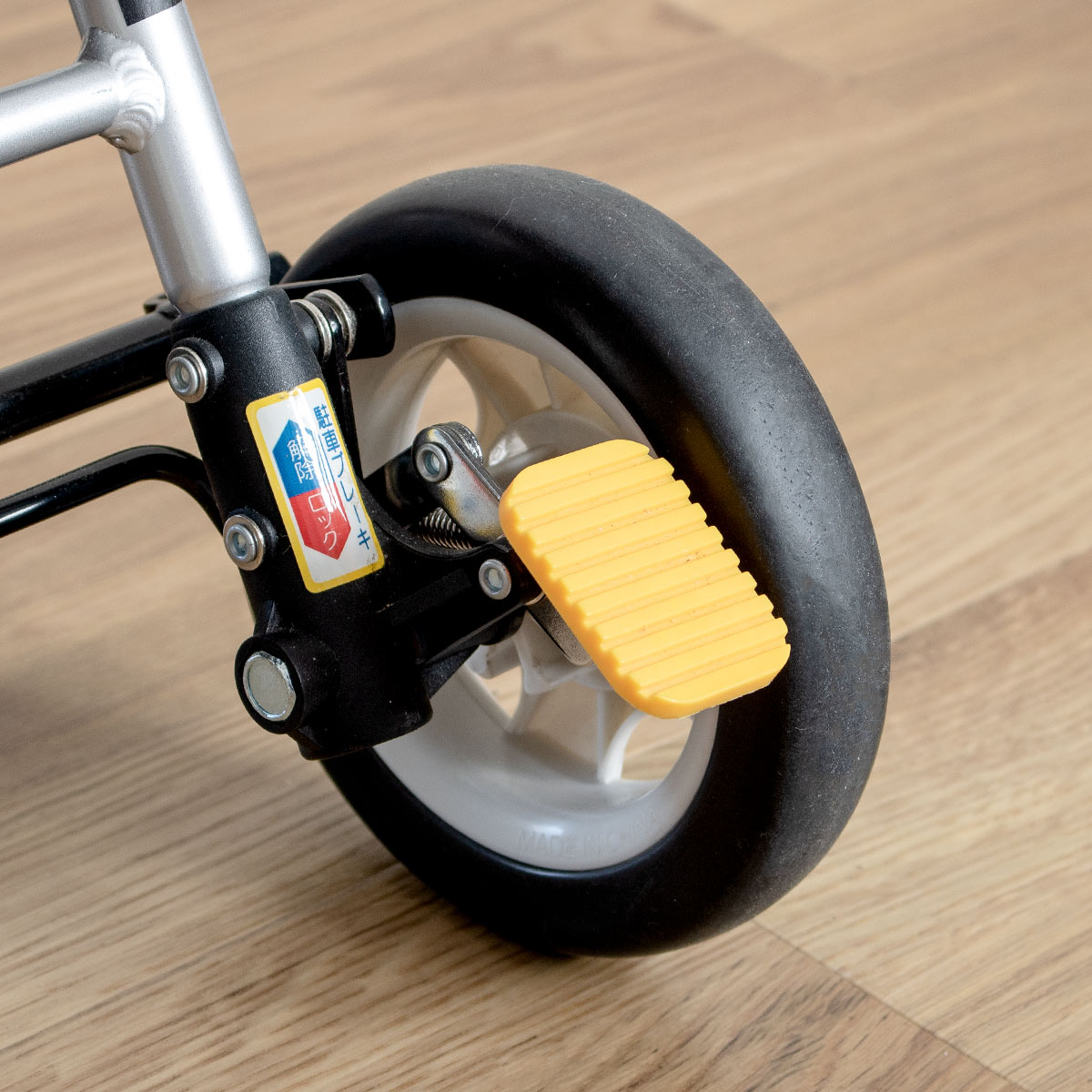 楽天市場】シルバーカー ミドルタイプ ルーティ2 コンパクト 座れる 幸