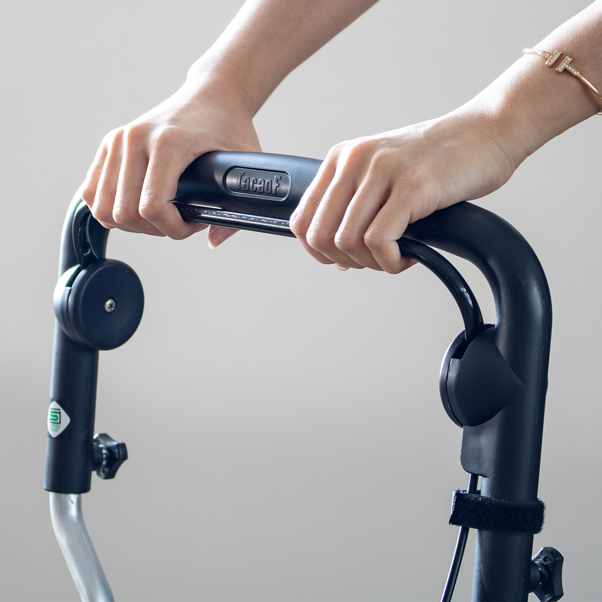 楽天市場】シルバーカー ミドルタイプ ルーティ2 コンパクト 座れる 幸