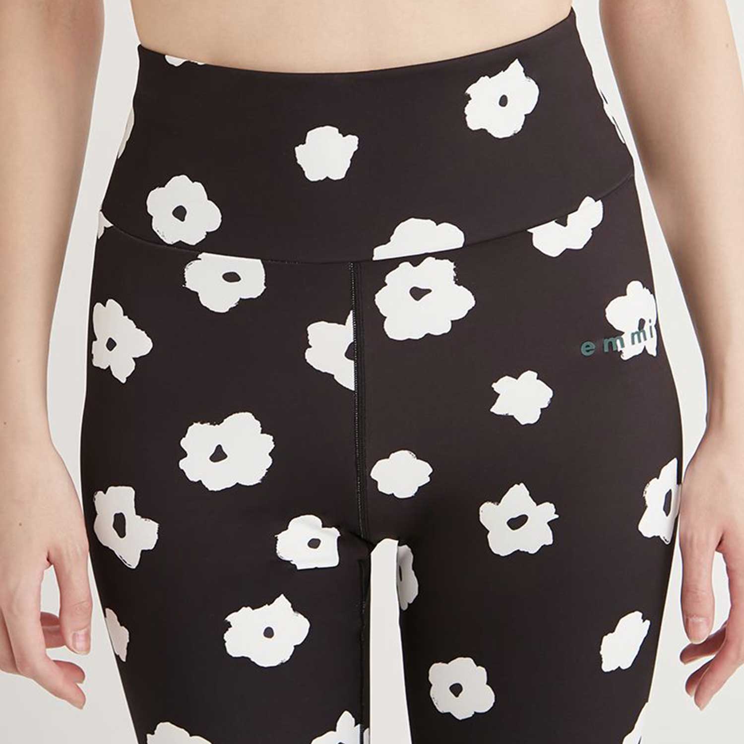 楽天市場】エミ ヨガウェア emmi WELLNESS &TRAINING キャッチー