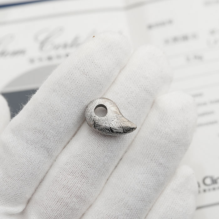 楽天市場】ギベオン隕石 メテオライト 勾玉 まがたま ネックレス