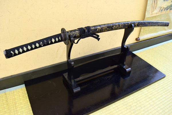 楽天市場】模造刀 美術刀 上金雲・黒紐（大刀）-kinkumo- コスプレの