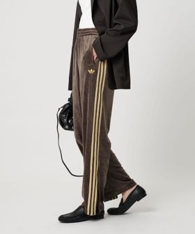 adidas Originals＞ファイヤーバード ベロアトラックパンツ