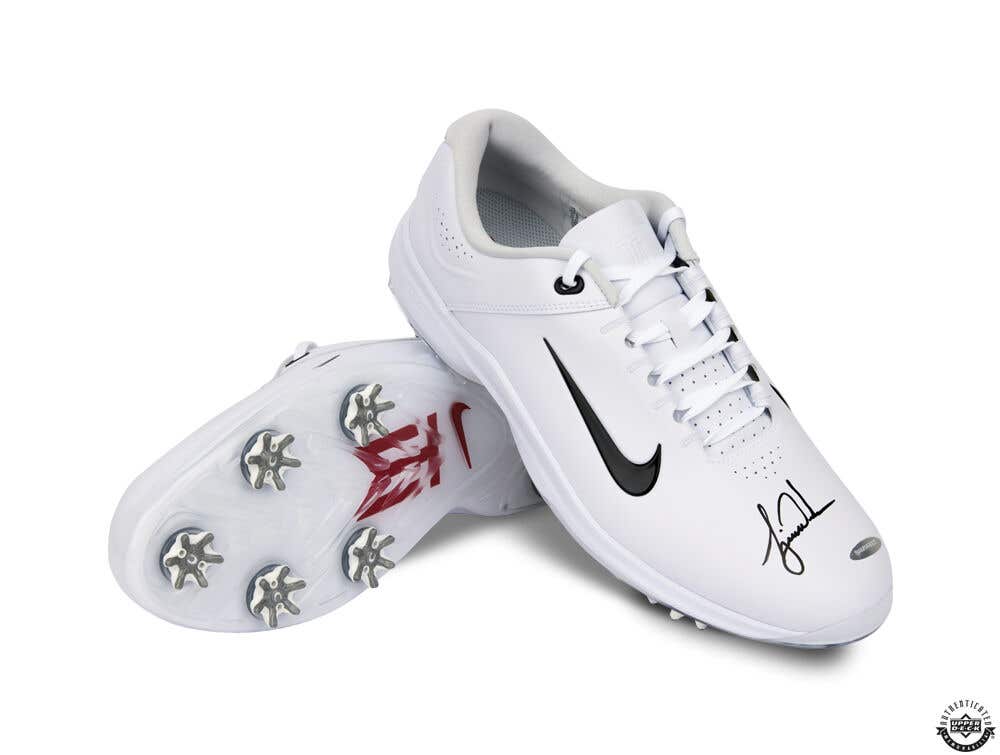 tiger-woods-autographed-nike-