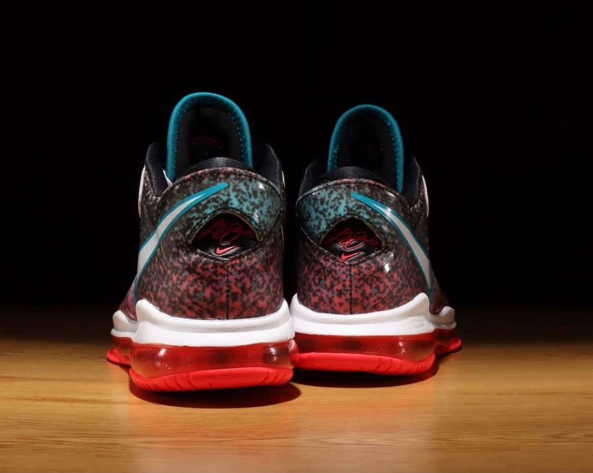 NIKE LEBRON VIII V/2 LOW QS ナイキレブロン7ロウ NIKE LEBRON VIII V