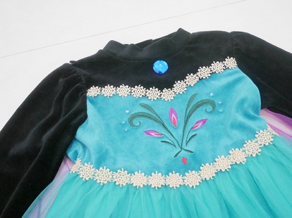 ディズニー】これクオリティ高すぎ…！「アナ雪なりきりワンピース」を