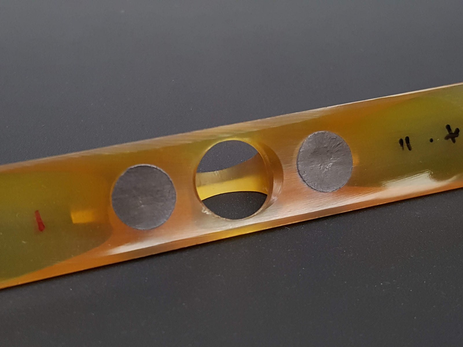 地唄三絃用駒（水牛・鉛） | 和楽器市場·新館