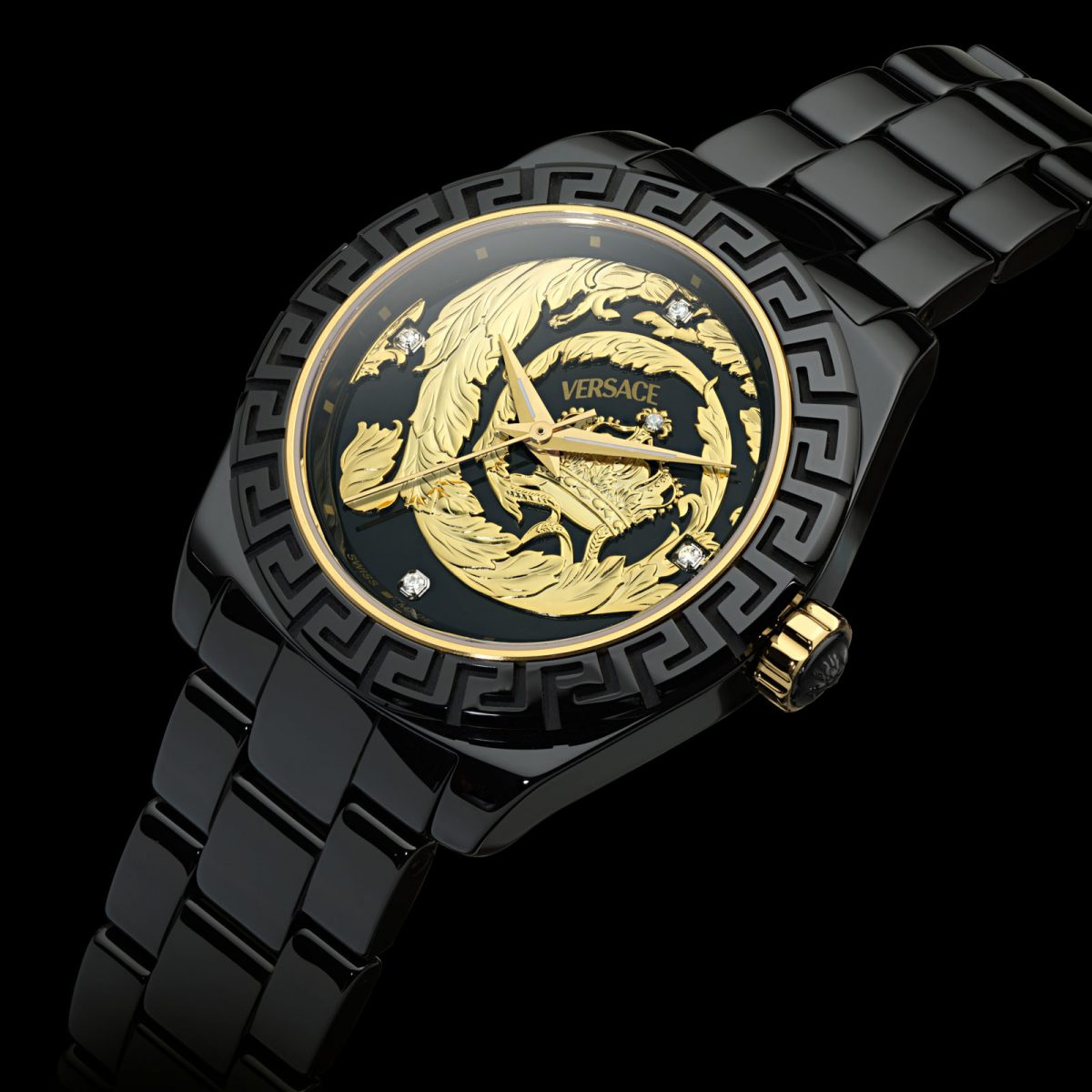 ヴェルサーチェ新作時計】艶やかな「黒」が魅力のセラミックケース