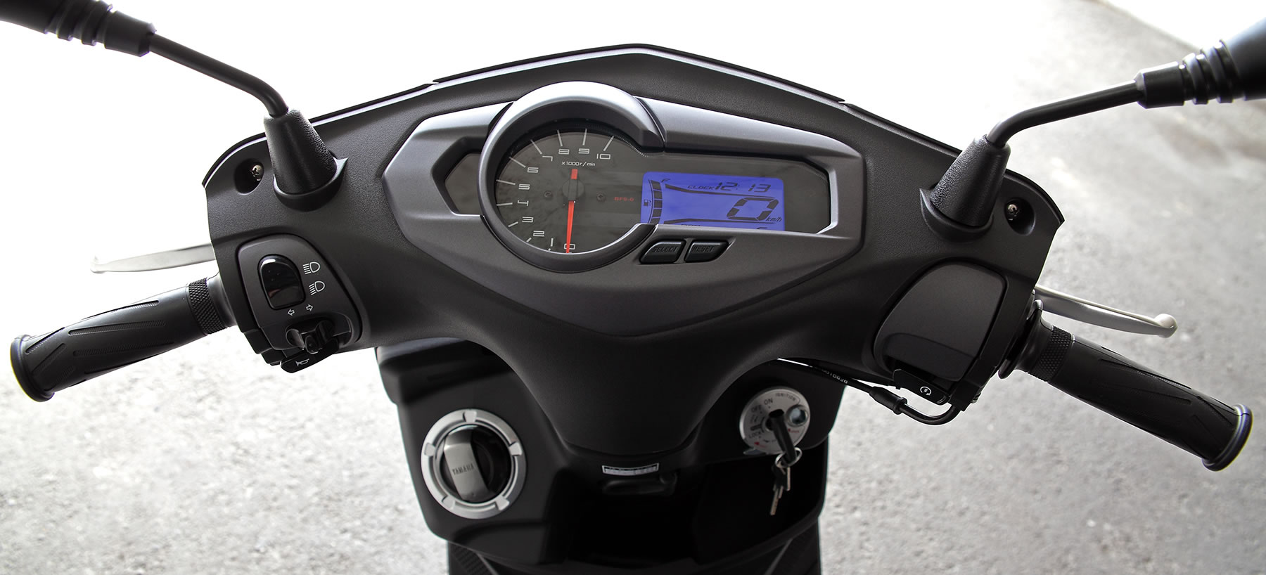 シグナスX 4型 アクセサリーバーの取付