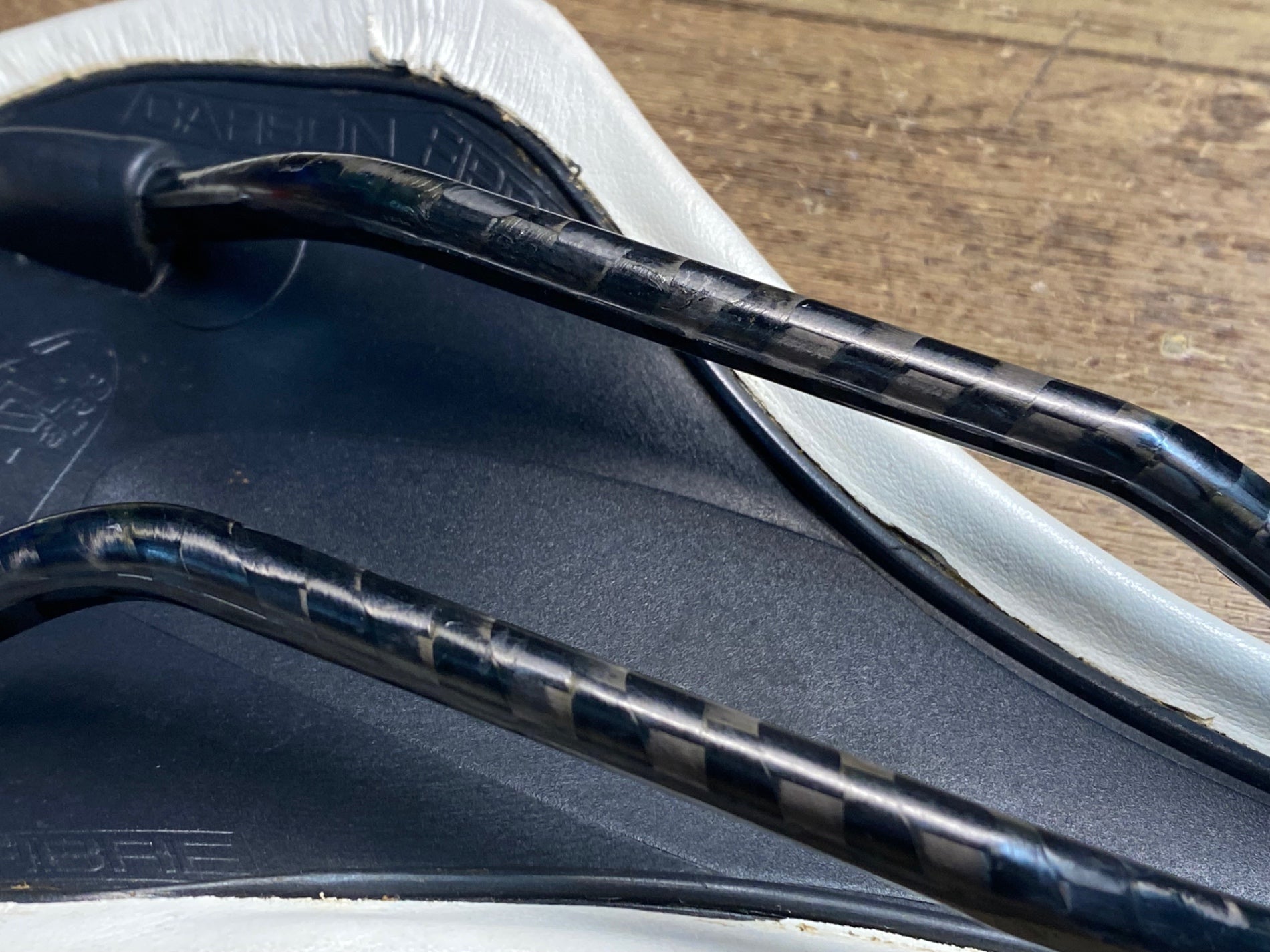 JM889 セライタリア selle ITALIA SLR Team Edition サドル 白