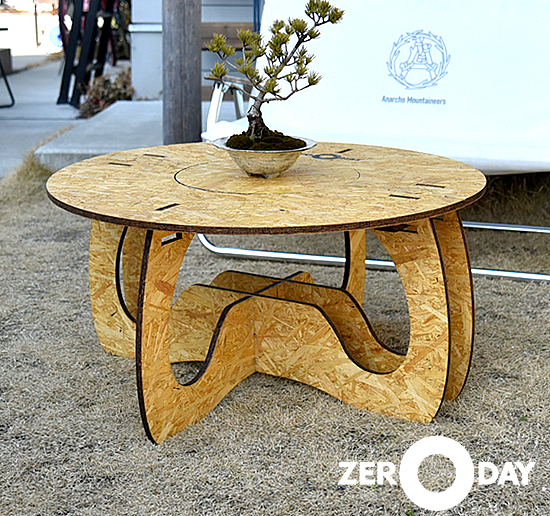 奈良「ヨセミテ」が放つ、おしゃれアウトドアなウッド円卓が秀逸