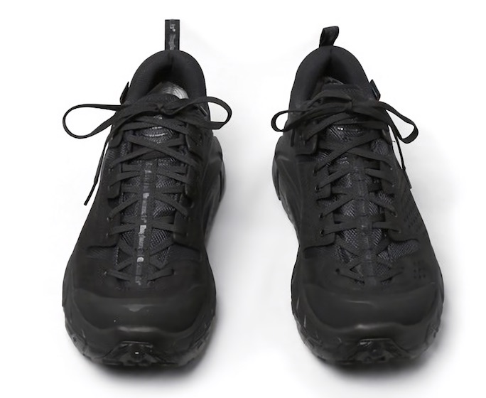 ホカ オネ オネの人気シューズが、エンジニアド ガーメンツとのコラボ