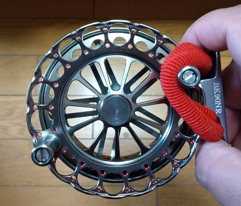 チヌのヘチ釣り用、激安だが格好いいリール「バトルフィールド 黒鯛