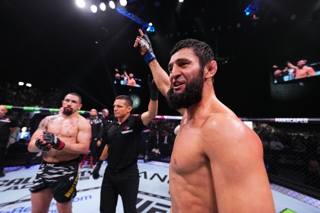 ハムザト·チマエフが偉大な勝利を収めた。チマエフは27日（韓国時間