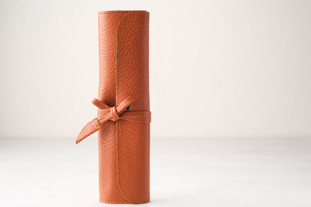 大好きなペンを気軽の持ち歩く。土屋鞄製造所のロールペンケースを