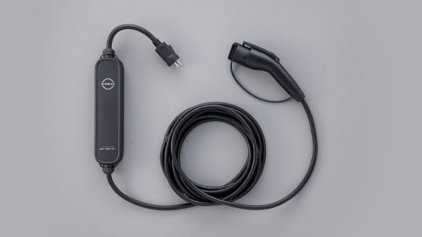 新型充電ケーブル 200V 7.5m用 新型充電ケーブル 200V 7.5m用 日産純正