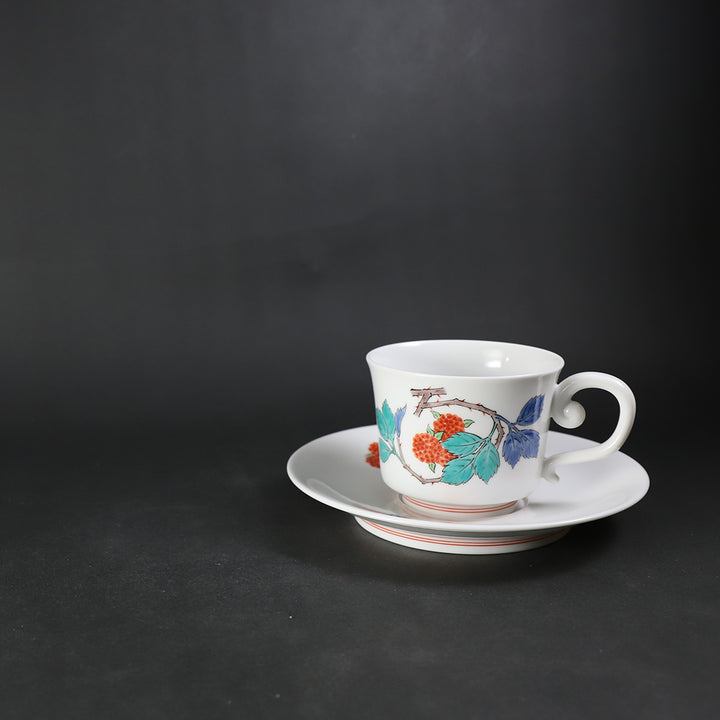 十五代酒井田柿右衛門 作 濁手苺文珈琲碗 – ギャラリー一番館