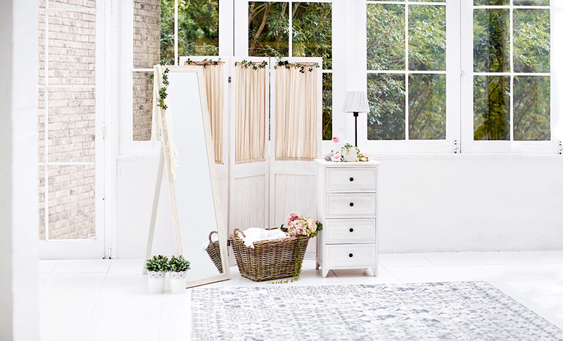 シャビーシックな家具の魅力とコーディネート術！おすすめ商品も紹介