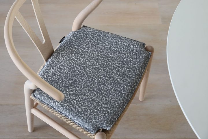 数量限定】Yチェアシートクッションに新作登場！Kvadrat / Raf Simons